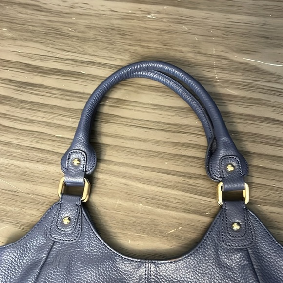 CUORE & PELLE 100% BLUE PEBBLED LEATHER HANDBAG WITH GOLD HARDWARE - Picture 4 of 16